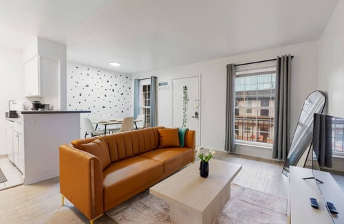 West Campus Apartment | 1 Br Apt Next 2 Downtown - Cozy!