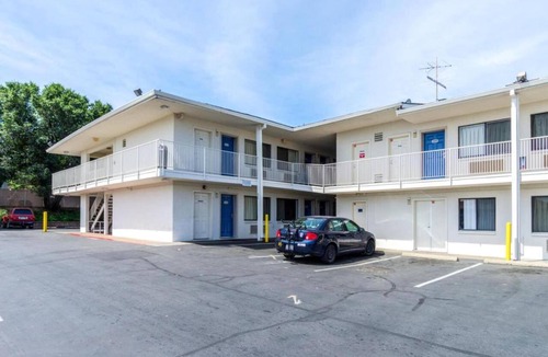 Redding Apartment | 1 Full Bed | ADA/RI Shower/Micfridge