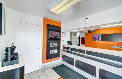 Dupont Apartment | 1 Full Bed|Mobility Access Tub| NS