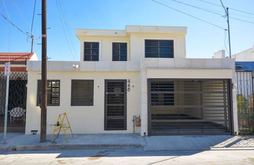 Monterrey House | 1 King, 4 Double bed, 2 Sofa bed, 2 Parking, 12ppl