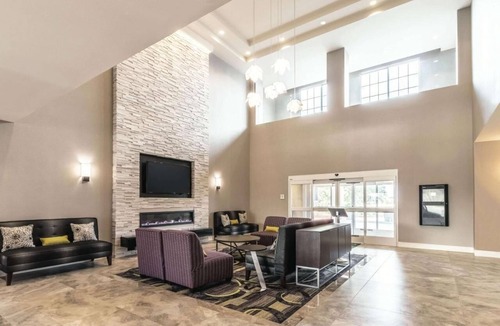 Arlington Hotel | 1 King Bed, Deluxe Family Suite, La Quinta Inn, Pool, Near Six Flags
