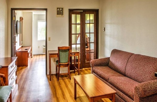 Dallas Apartment | 1 King Bed|Mobil Access Tub,Nsmk