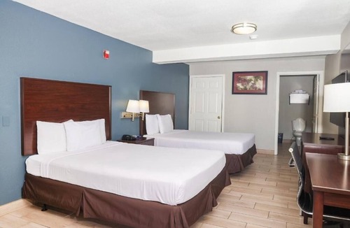 McAllen Hotel | 1 Unit | Fun Family Pool Escape 2 Queen Beds & Pet Friendly