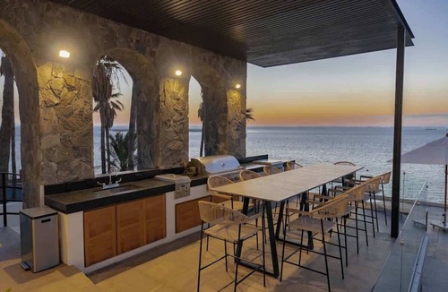 La Paz House | 10 Bdrm/22 guests Oceanfront Villa with pano views