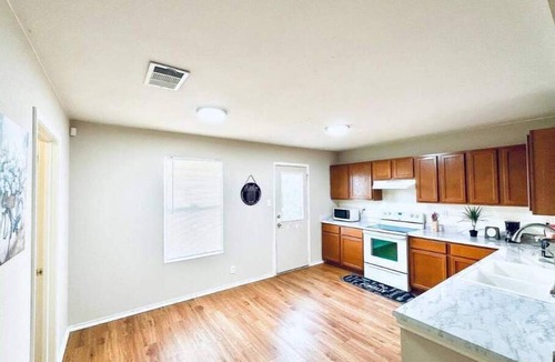 San Antonio House | 10 mins to Seaworld perfect blend of comfort, convenience, and charm.