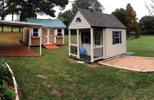 Bellville House | 100-acre ranch with beautiful creek, ponds, woods, livestock