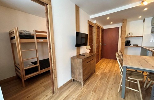 Tignes Apartment | 100m from ski slopes, 3rd floor, view mountain, balcony, 22m², Tignes