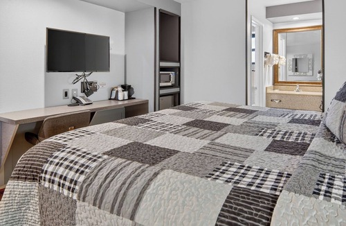 Tyler Hotel | 12 Oaks Hotel