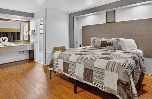 Tyler Hotel | 12 Oaks Hotel