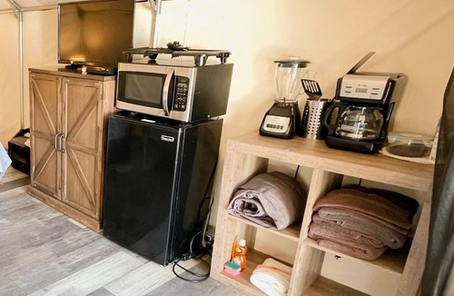 Prairie Lea Cabin | 14 Blue River Camp - Glamping Cabin