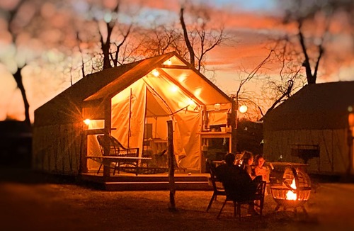 Prairie Lea Cabin | 14 Blue River Camp - Glamping Cabin