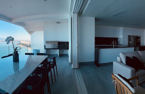 South Shore Hotel Area Apartment | 14TH FLOOR APTM, INDAH BY SAYAN: SPECTACULAR VIEWS!