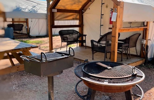 Prairie Lea Cabin | #18 Son's River Ranch - Glamping Cabin w/2 Queen Beds
