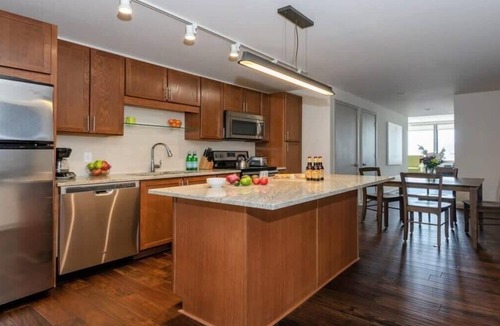 Downtown Dallas Apartment | 18th FL Stylish CozySuites w/pool, gym #6