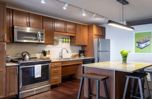 Downtown Dallas Apartment | 18th FL Stylish CozySuites w/pool, gym #6