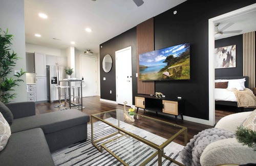 Southtown Apartment | 1BR Haven w/Gym, Parking Near Rvrwalk & Dome