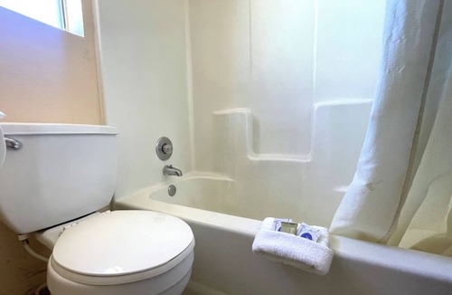 Seminole Hotel | 2 Affordable Stays! Experience Comfort & Convenience w/Free Parking