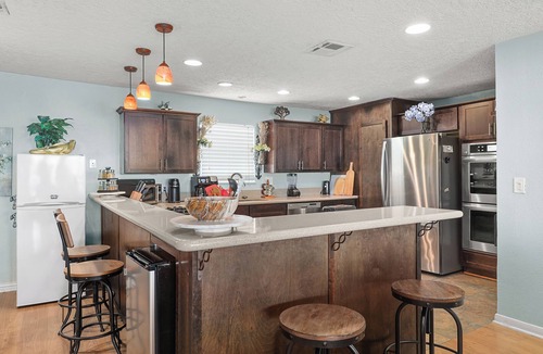 Dickinson Condo | 2-bedroom 2 bath.4 beds total Amazing Waterfront condo w/310 ft lit pier