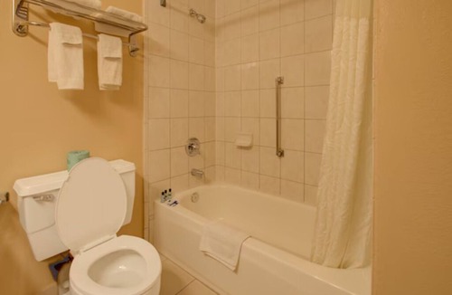 Duncanville Hotel | 2 Comfortable Rooms Perfect for Family & Group Stays in Dallas, Free Parking