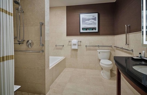 The Loop Hotel | 2 Connecting Suites at a 4.5⭐️ Hotel