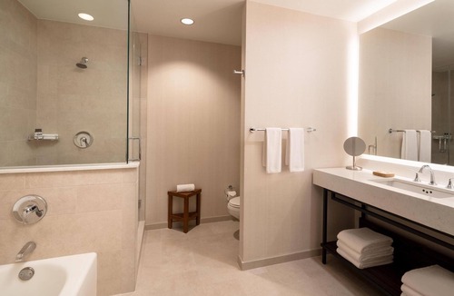 Lost Pines Hotel | 2 Connecting Suites at a 4⭐️ Hotel