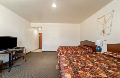 Brownsville Hotel | 2 Convenient Rooms for a Comfortable Stay near Historic Brownsville Museum