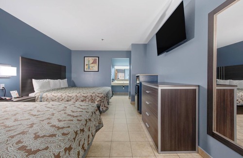 Weslaco Hotel | 2 Convenient Rooms + Parking | Just Minutes from Downtown Weslaco - 1.7 miles