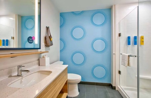 Far North Central Hotel | 2 Convenient Rooms Stay Minutes from Six Flags Fiesta Texas