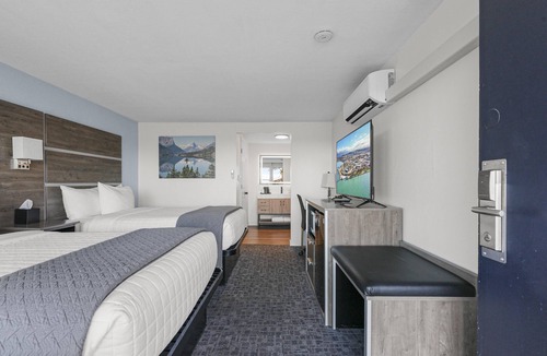 Polson Hotel | 2 Double Beds, Partial Lake View