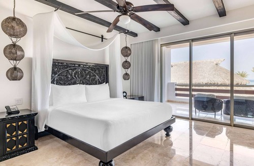 Zona Hotelera Hotel | 2 Elegant 3BR Suites w/Ocean View – 5-Min Drive to Historic Plaza Mijares