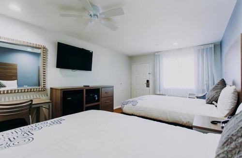 Clear Lake Shores Hotel | 2 Family Units | King Bed Room, Scottish Inn & Suites, Right off Route 146
