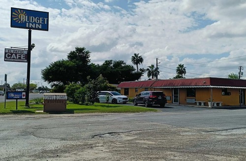 Edinburg Apartment | 2 Full Bed|Smoking|Edinburg, TX