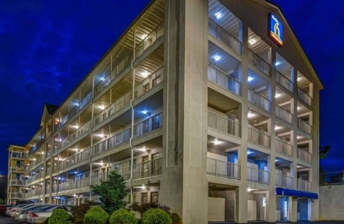 Chamblee Apartment | 2 Full bed | Smoking
