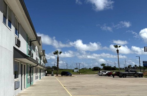 Aransas Pass Apartment | 2 Full Beds | Non-Smoking