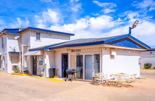 Lamesa Apartment | 2 Full Beds|Non-Smoking