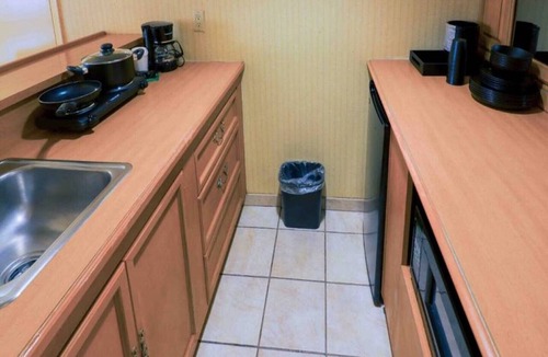Phoenix Apartment | 2 Full Beds | Non-Smoking, Kitchen