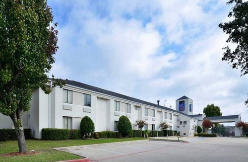 Plano Apartment | 2 Full Beds | Non-Smoking