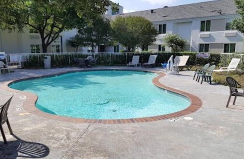 Plano Apartment | 2 Full Beds | Non-Smoking