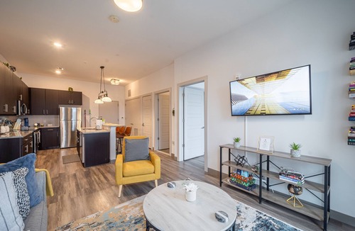 Hackensack Apartment | 2 King Bed 2 Bath Easy ride to NYC and Shopping