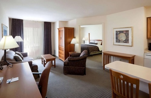 Vance Jackson Hotel | 2 King Rooms | Outdoor Pool | Free Breakfast | Near UT Health Campus