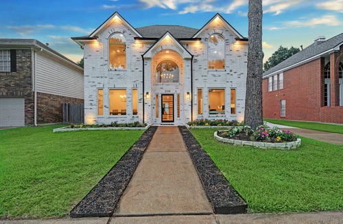 Memorial Parkway House | 2 King Suites, Game Room, Chef's Kitchen, 77" OLED