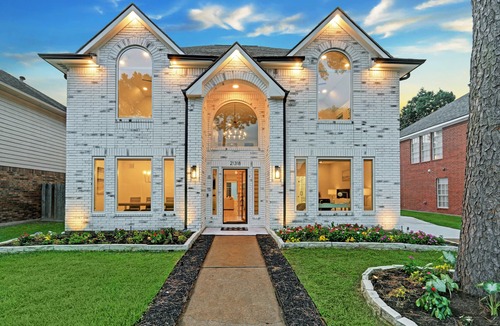 Memorial Parkway House | 2 King Suites, Game Room, Chef's Kitchen, 77" OLED