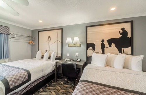 Ira Hotel | 2 Lodgings Available | Beside Buffalo Creek Trails Adventure | 2 Queen Beds