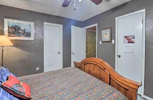 West Arlington House | 2 Mi to Lake Arlington: Spacious Escape w/Deck
