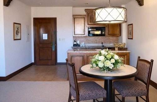 Uptown Hotel | 2 Premier Suite Pool View Balcony | Hotel Granduca | Near High-End Shopping