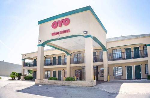 San Antonio Apartment | 2 Queen Bed | Non-Smoking