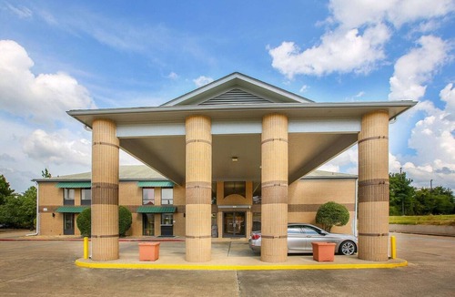 Texarkana Apartment | 2 Queen Bed|Smoking|Texarkana