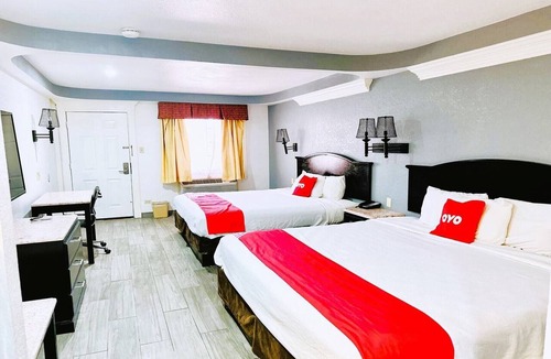 Three Rivers Hotel | 2 Queen Bed | Three Rivers TX