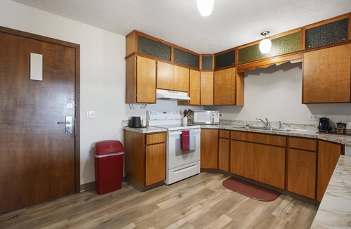 Polson Hotel | 2 Queen Beds Kitchen Suite Non-Smoking