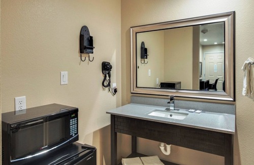 Fort Worth Hotel | 2 Queen Beds Non Smoking - Scottish Inns White Settlement, Budget Friendly Stay